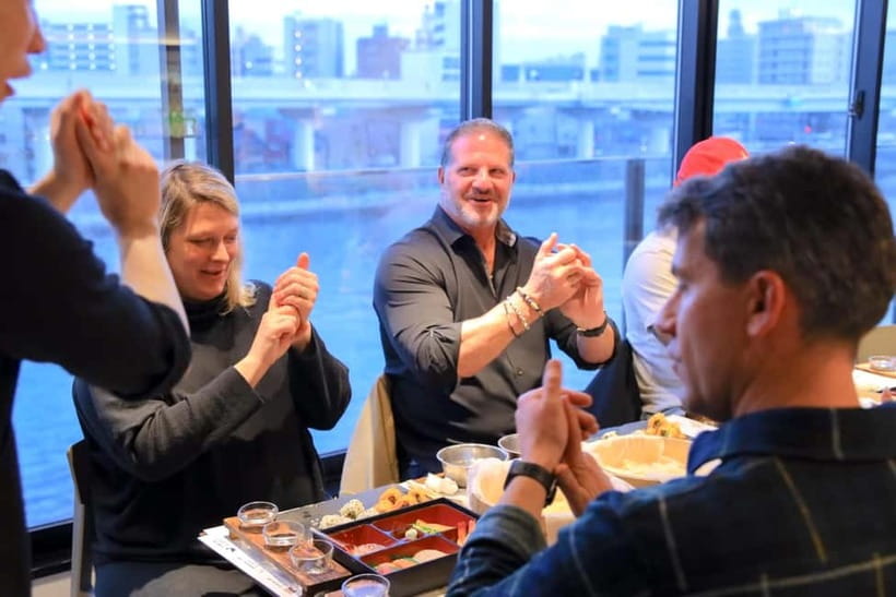 Tokyo: Roll and Authentic Sushi Making Class in Asakusa - The 100-minute schedule, from quiz to meal