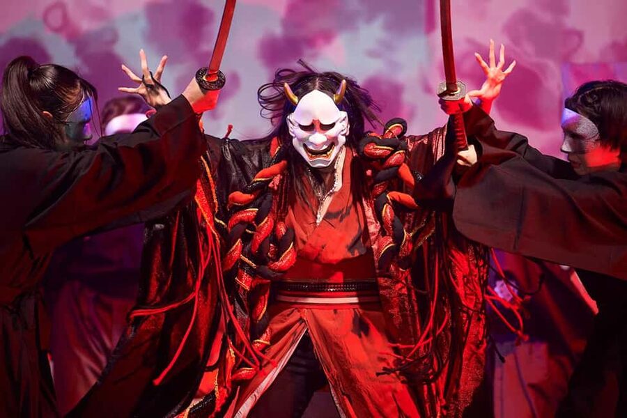 Tokyo: Samurai Entertainment Night Show in Kanda Shrine - A shrine evening with a theatrical twist