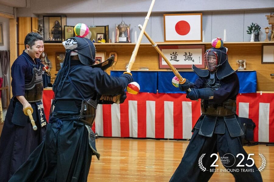 Tokyo: Samurai Kendo Practice Experience - Learning the basic strikes before putting on armor