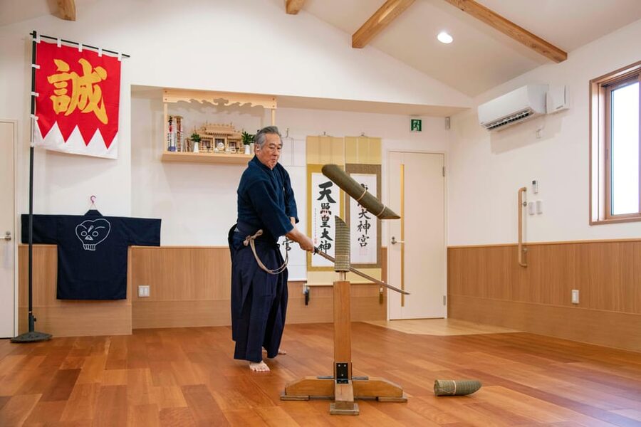 Tokyo: Samurai Sword Academy in the Hometown of Last Samurai - Wooden sword drills and the Shinsengumi style