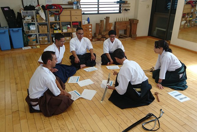 Tokyo:Samurai sword and archery class from a samurai descendant - Sparring adds timing and pressure