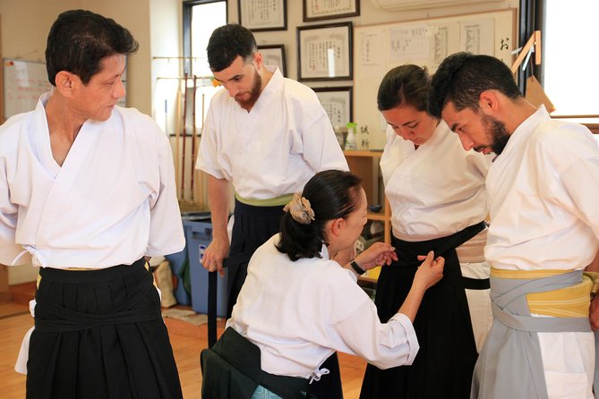 Tokyo:Samurai sword and archery class from a samurai descendant - Target cutting shows how hard the blade line is