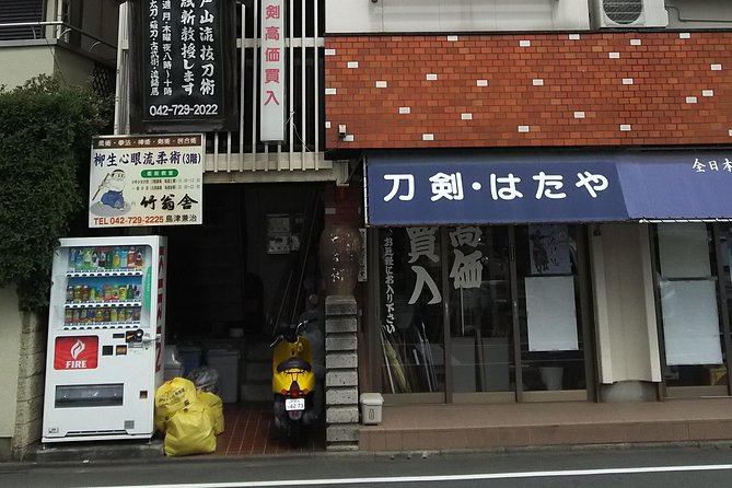 Tokyo:Samurai sword and archery class from a samurai descendant - Archery adds an older samurai skill