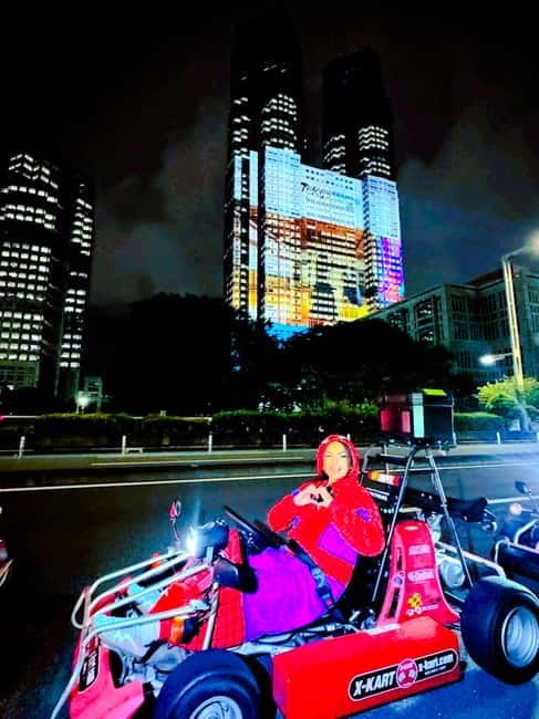 Tokyo: Shibuya and Shinjuku Streets Guided Go-Karting Tour - Photos, costumes, and the guide’s role