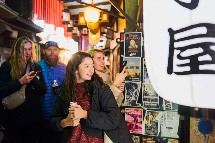 Tokyo: Shinjuku Nightlife & Secret Backstreets Walking Tour - The vending machine drink and small details