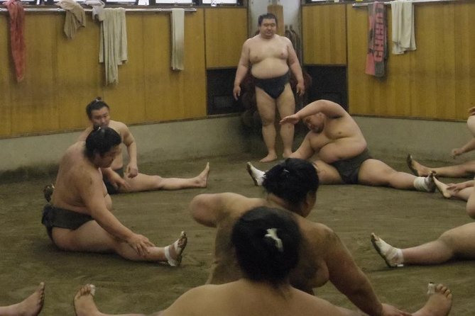 Tokyo Sumo Morning Practice Tour at Stable - Heat, clothing, and stable etiquette