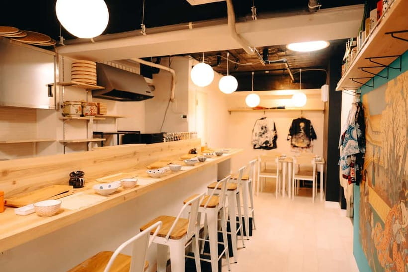 Tokyo: Sushi Making Class in a Happi Coat near a Famous Spot - A friendly class for couples, families, and solo visitors