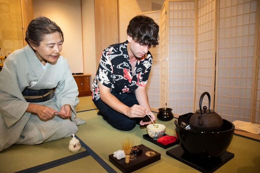 Tokyo: Tea Ceremony Experience in Asakusa - The taste of matcha and the role of sweets