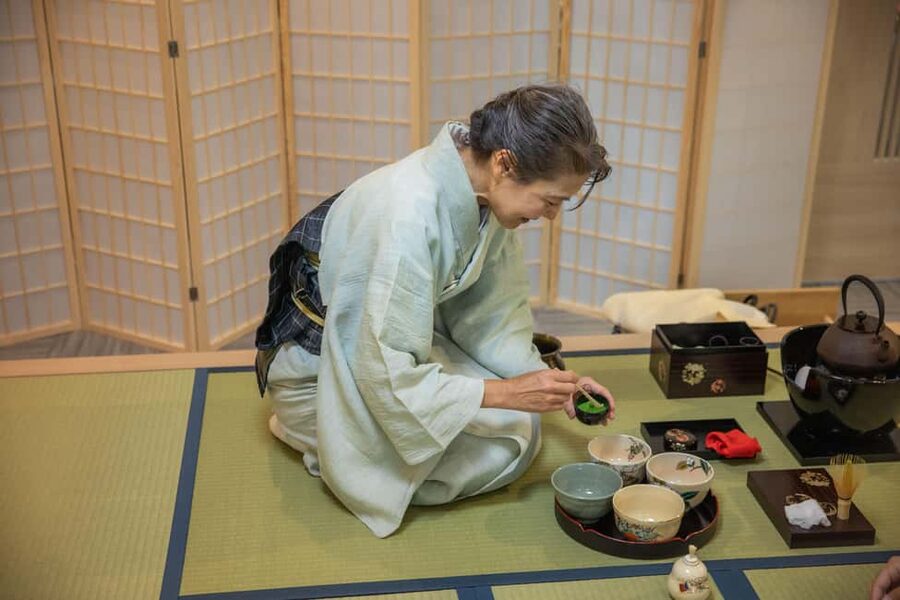 Tokyo: Tea Ceremony Experience in Asakusa - Finding Tokyo Tourist Lounge Asakusa