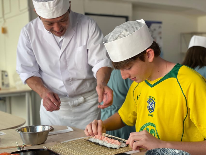 Tokyo: Tsukiji Fish Market Sushi Making Class with Pro Chef - Eating what you made, then watching the expert