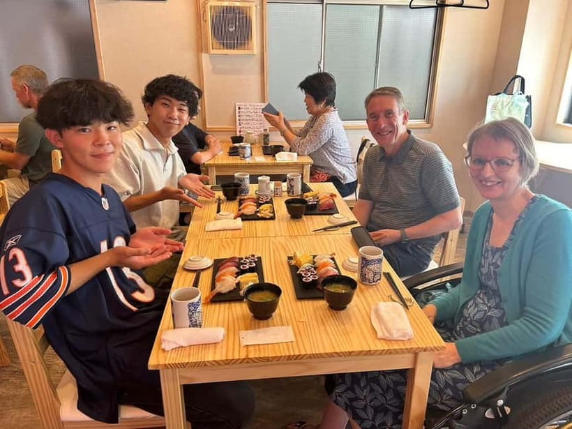 Tokyo: Tsukiji walk & sushi private tour with Uni Students - Why a student guide changes the Tsukiji experience
