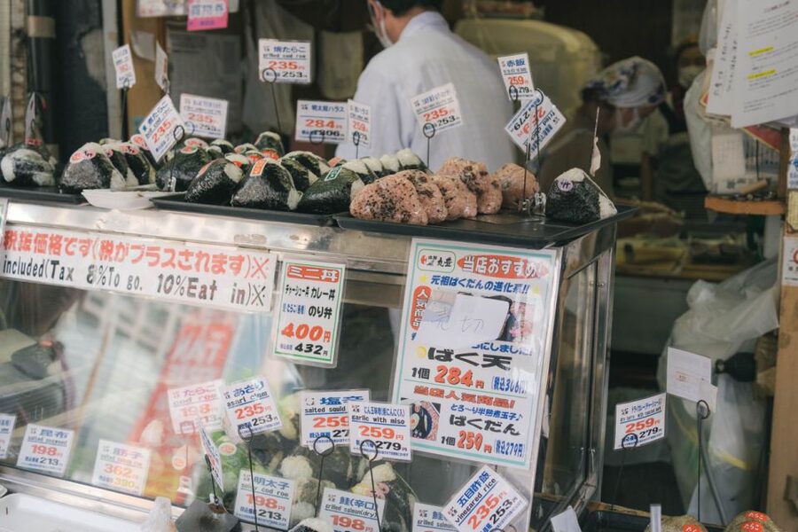 Tokyo: Tsukiji walk & sushi private tour with Uni Students - Namiyoke Inari Jinja and the market’s local character