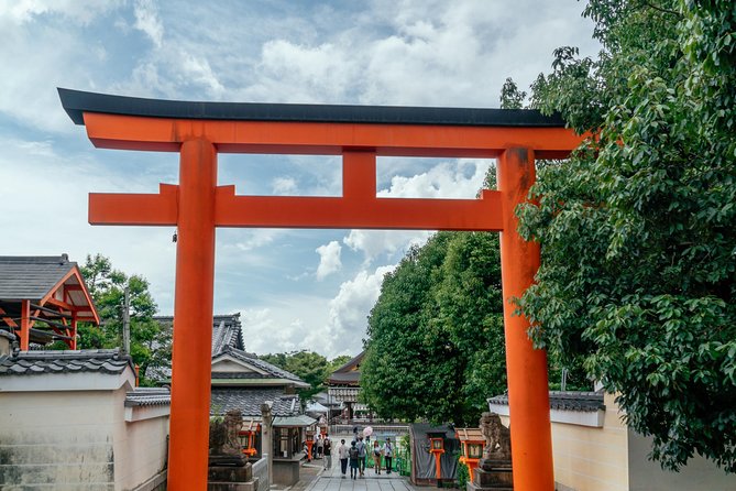 Treasures of Kyoto: Geishas & Traditions Private Tour - Minamiza Theatre and Kyoto’s old stage tradition