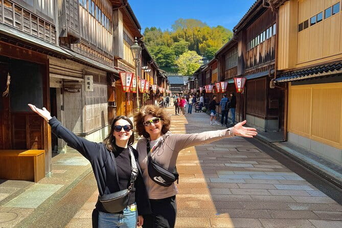 True Kanazawa: Private Walking tour with a Local guide - Omicho Market and a local lunch