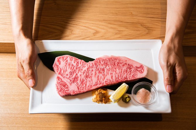 Wagyu & Sake Pairing in Shinjuku – Steak, Shabu-Shabu & More - The opening lesson: wagyu, sake, and unusual drinks